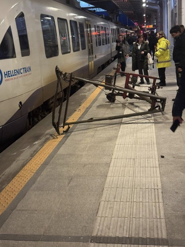 Προαστιακός Παντογράφος