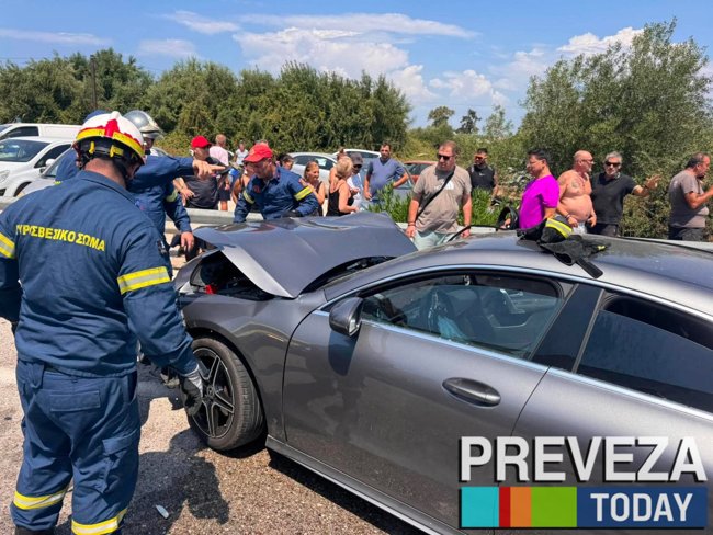 Σοβαρό τροχαίο στην Πρέβεζα: Φορτηγό συγκρούστηκε με τρία ΙΧ - Τραυματίες και ουρές χιλιομέτρων