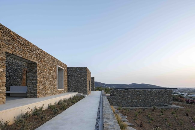 PETRA PAROS