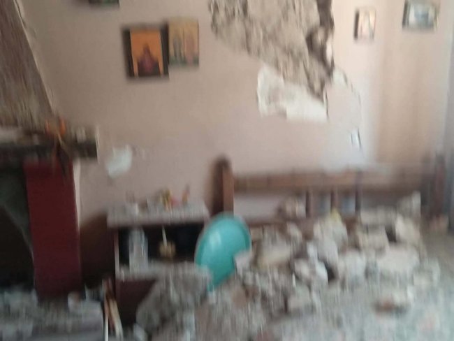 Σεισμός στην Εύβοια: Ζημιές σε σπίτια, ρωγμές και κατολισθήσεις - Κλειστά τα σχολεία τη Δευτέρα σε Μαντούδι, Λίμνη Αγία Άννα [εικόνες - βίντεο]