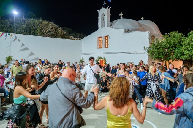Δεκαπενταύγουστος στα Δωδεκάνησα: Η μεγάλη γιορτή της Παναγίας μέσα από έθιμα, μουσικές και πανηγύρια