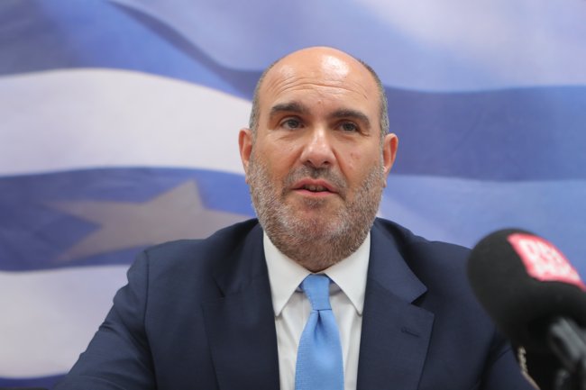 ΥΠΟΙΚ: Τα επτά μέτρα άμεσης εφαρμογής για την στήριξη των πολιτών - Από τα 150 ευρώ για κάθε παιδί έως τις 72 δόσεις