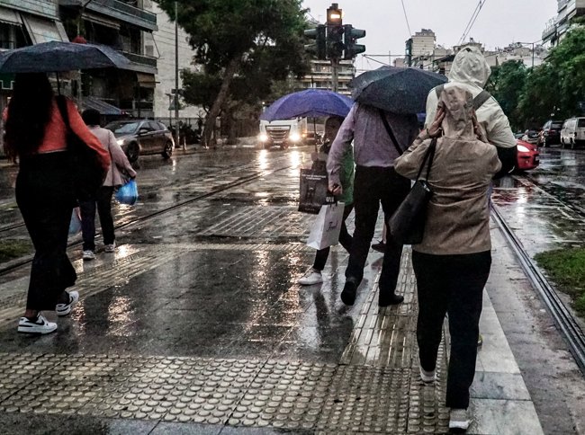 Επιστρέφει από σήμερα η κακοκαιρία: Ποιες περιοχές θα χτυπηθούν από ισχυρές καταιγίδες, τι θα γίνει στην Αττική