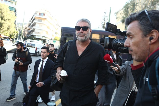 Διεκόπη η δίκη του Βασίλη Μπισμπίκη – Τι ζήτησε η πλευρά του ηθοποιού