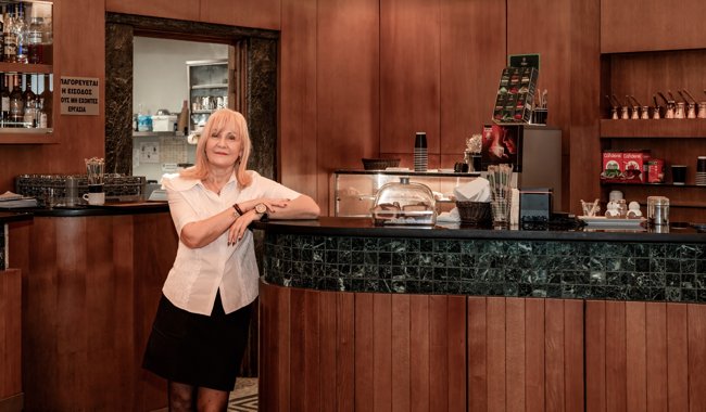 Η "Ρούλα της Βουλής" στο TheTOC: 35 χρόνια ιστορίας στο καφενείο του Κοινοβουλίου