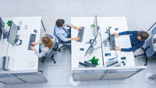 Κατώτατος μισθός 920 ευρώ: Ο απόλυτος οδηγός - Πόσα είναι τα καθαρά, τι ισχύει με τριετίες, επιδόματα και δώρο Πάσχα 2026