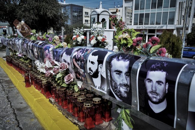 Άρχισε η δίκη για τον θάνατο Παντελίδη: "Ήταν ένα μάτσο κόκκαλα με σωληνάκια και σίδερα", κατέθεσε η μητέρα της Μίνας Αρναούτη