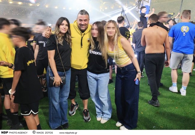 Ισμήνη Αϊβάζη: Σπάνια δημόσια εμφάνιση με τον πατέρα της, Γιάννη