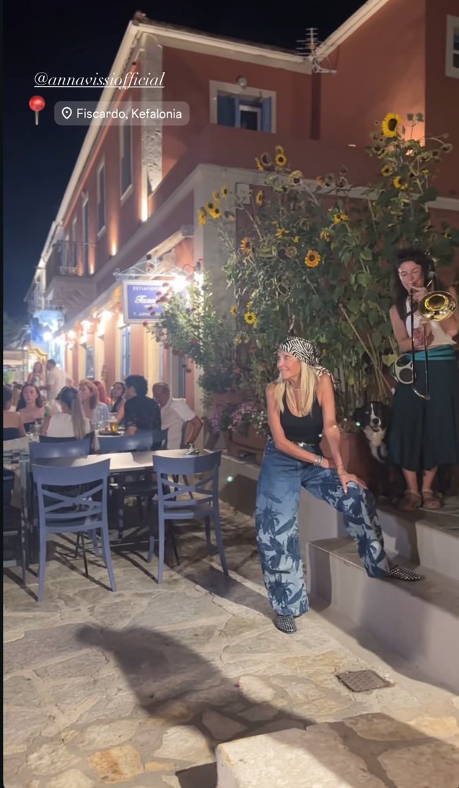 Άννα Βίσση: Dinner στο Φισκάρδο της Κεφαλονιάς με τον Γιάννη και τη Δήμητρα Κούστα