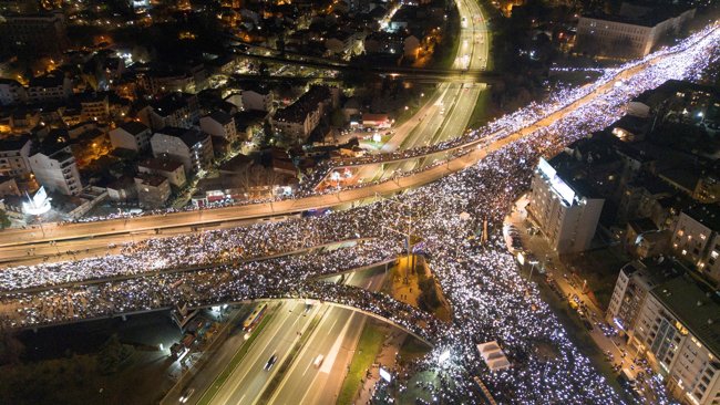 Τα "Τέμπη" της Σερβίας: Πώς οι φοιτητές έβγαλαν όλη τη χώρα στους δρόμους για 3 μήνες - Απειλές και πράκτορες στα σπίτια τους