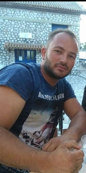 Βάρη: Οδύνη για τον Μιχάλη και τον Χρήστο, τους δύο εργάτες που έχασαν τη ζωή τους από ηλεκτροπληξία [βίντεο]