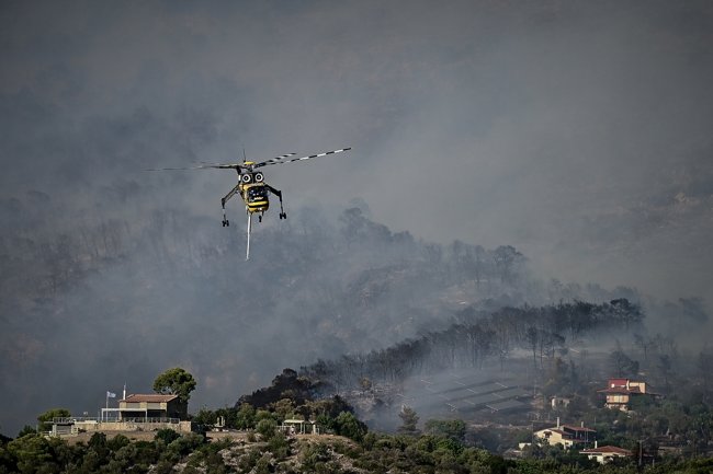 Φωτιά Δυτική Αττική: Νέο 112 για Λούμπα, Ανω Αλεποχώρι και Μορφέικα - Εκκενώθηκε η Ψάθα, κάηκαν σπίτια