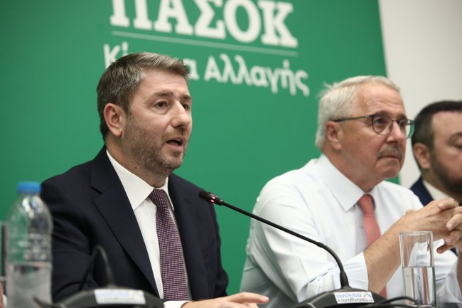 ΝΙΚΟΣ ΑΝΔΡΟΥΛΑΚΗΣ
