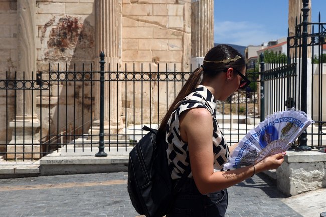Νέο έκτακτο δελτίο της ΕΜΥ για τον καύσωνα: Ως 42 βαθμούς η θερμοκρασία στην Αθήνα - Από Σάββατο "κανονικότητα"