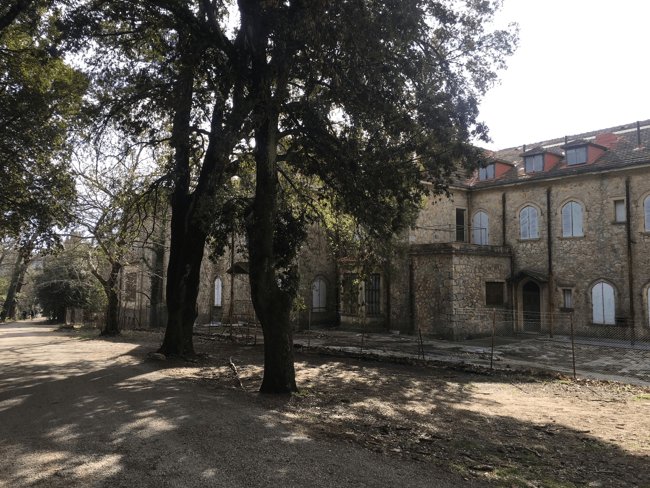 Τατόι: Φωτογραφίες από το "άγνωστο" γήπεδο τένις και το θερμοκήπιο - Το χθες και το σήμερα