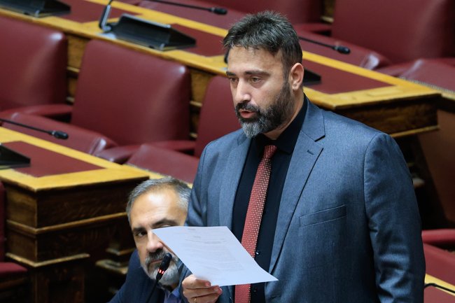 Ενταση στη Βουλή: Πρώην "Σπαρτιάτης" δήλωσε εκπρόσωπος της Συμμαχίας Ελλήνων - "Μαζί με τον Κασιδιάρη, αυτοί είστε"
