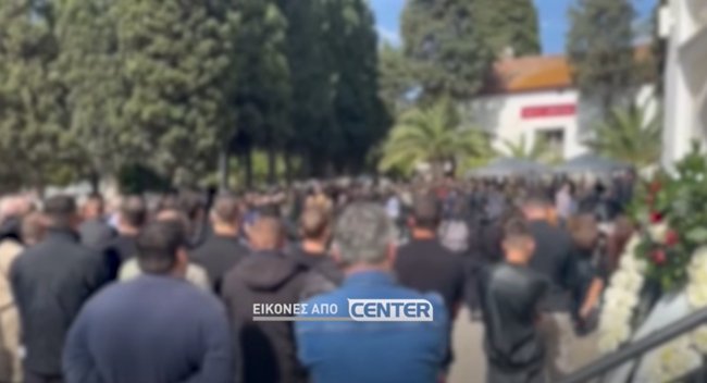 Σπαραγμός στην Καβάλα: Λαοθάλασσα στην κηδεία του 16χρονου ποδοσφαιριστή που σκοτώθηκε στη Θάσο [εικόνες]