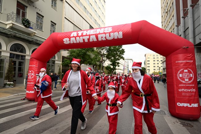 "Βούλιαξε" από Αϊ-Βασίληδες η Αθήνα για το Santa Run - Πάνω από χίλιες συμμετοχές [εικόνες - βίντεο]