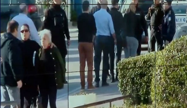Γλυφάδα: Η Δέσποινα Καρνέση, η αδελφή που γλίτωσε, αρνείται προς το παρόν να δώσει κατάθεση για το τριπλό φονικό