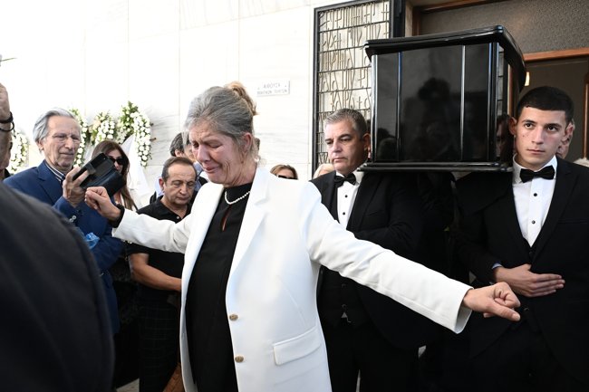 Ο Γιώργος Μαζωνάκης βοήθησε κρυφά τον Σπύρο Φωκά - Η σύζυγός του το έμαθε λίγο πριν πεθάνει ο τραγουδιστής