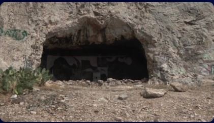 Λυκαβηττός: Το σημείο που φέρεται να έπεσε η 57χρονη γυναίκα από την Κυψέλη - Ατύχημα, αυτοκτονία, ή την έσπρωξαν