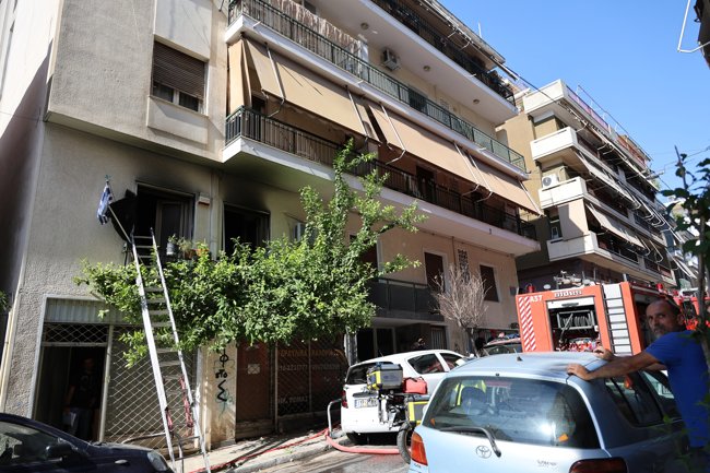 Φωτιά σε διαμέρισμα στα Πατήσια: Νεκρή ηλικιωμένη γυναίκα - Στο νοσοκομείο σε σοβαρή κατάσταση ο σύζυγός της