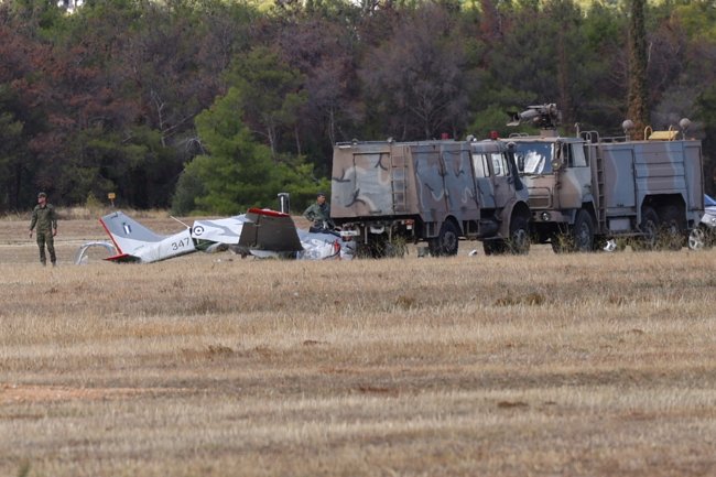 Τατόι: Πώς έγινε το ατύχημα με το εκπαιδευτικό αεροσκάφος - Σε βαριά κατάσταση ο ένας από τους δύο χειριστές [βίντεο]