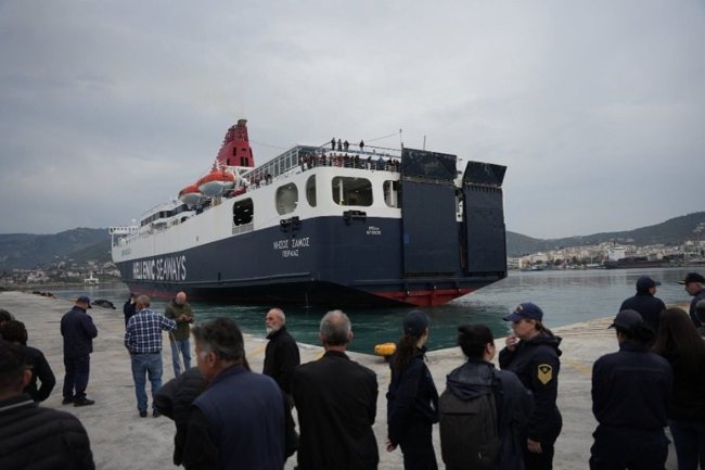 Μυτιλήνη: Κτηνοτρόφοι μπλόκαραν το λιμάνι - Το πλοίο αναχώρησε με τους μισούς επιβάτες και χωρίς φορτηγά και ΙΧ