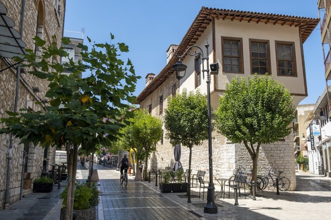 Γιατί τα Ιωάννινα είναι τοπ προορισμός για τις γιορτές: Οδοιπορικό στην ηπειρώτικη πόλη