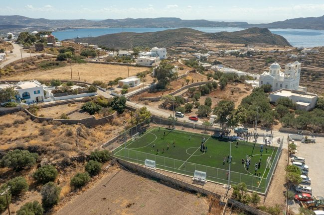 Με τη στήριξη της Invel Real Estate και της PRODEA Investments, ένα νέο γήπεδο ποδοσφαίρου στην Τρυπητή Μήλου