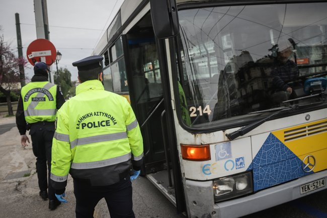 Χαλκιδική: Προφυλακίστηκε αστυνομικός που ζητούσε ανταλλάγματα για να "σβήνει" παραβάσεις του ΚΟΚ