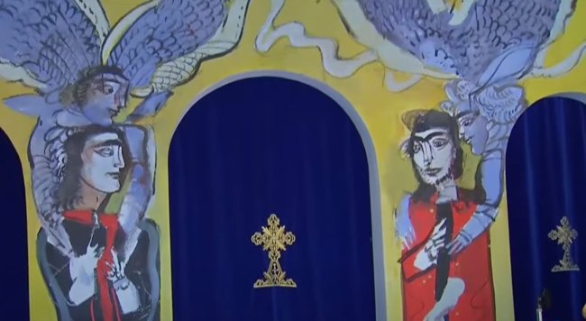 "Τερατογράφημα" για τον Μητροπολίτη Μεσογαίας τα έργα του Δημήτρη Μυταρά στο εκκλησάκι της Παλαιάς Φώκαιας