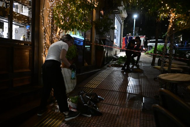 Κολωνάκι - Πώς έπεσε το πολυτελές τζιπ στους θαμώνες μπαρ: "Γέμισαν τραυματίες τα πεζοδρόμια" - Σοκάρουν οι μαρτυρίες