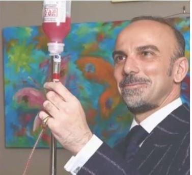 Η εκκεντρική ζωή των δύο γιατρών του Κολωνακίου: Ακριβά κοσμήματα, επώνυμα ρούχα και πολυτελή αυτοκίνητα