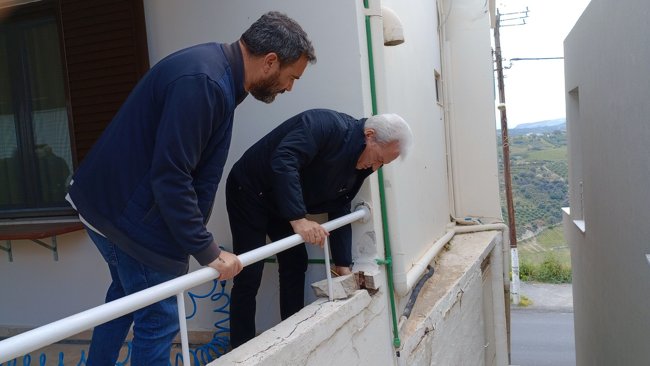 Έντονη ανησυχία στις Βούτες Ηρακλείου από την εμφάνιση ρηγμάτων - Εκτεταμένη καθίζηση, ζημιές σε σπίτια