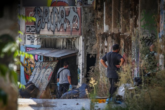 Θρίλερ στο κέντρο της Αθήνας:  Σε μικρόσωμη γυναίκα ανήκει η σορός που βρέθηκε σε προχωρημένη σήψη μέσα σε βαλίτσα