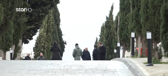 Θρήνος στην κηδεία της Μαρίας Καρνέση και του Αντώνη Βλασσάκη που δολοφονήθηκαν από τον "Αρη" - Συντετριμμένη η Δέσποινα Καρνέση
