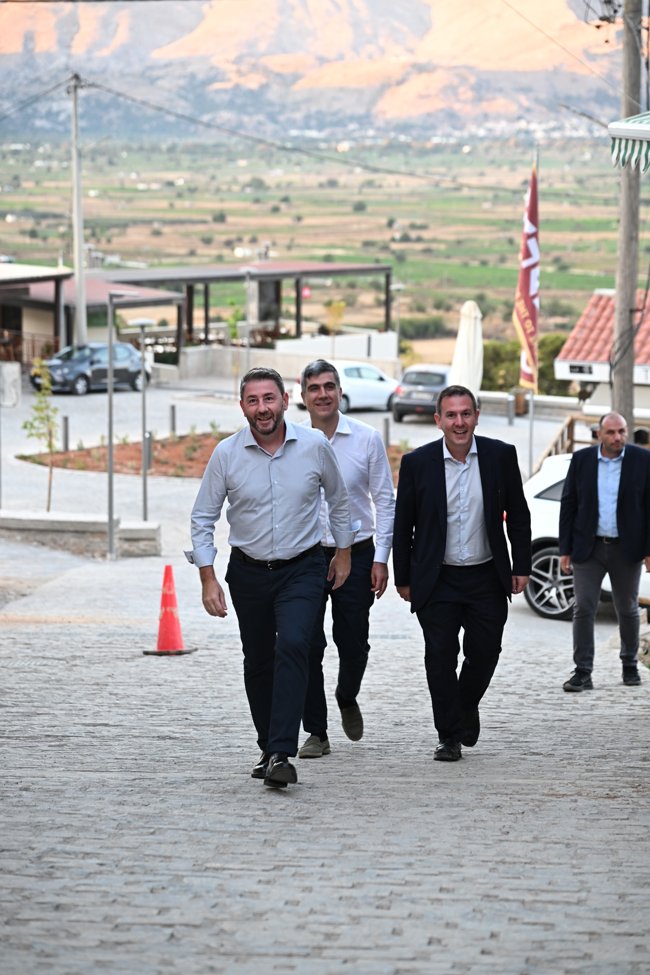 Πρετεντέρης: "Το ΠΑΣΟΚ γιατί μαζεύει όλους αυτούς τους ξέμπαρκους;"- Το καυστικό σχόλιο για τη διεύρυνση