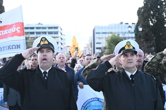ΣΤΡΑΤΙΩΤΙΚΟΙ ΣΥΓΚΕΝΤΡΩΣΗ ΔΙΑΜΑΡΤΥΡΙΑΣ