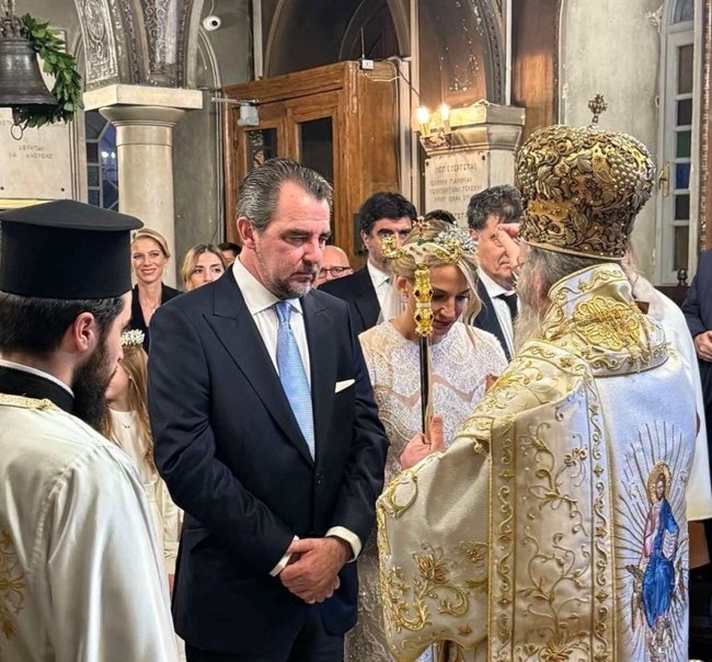 Γάμος Νικόλαου Ντε Γκρες και Χρυσής Βαρδινογιάννη: Οι "άγνωστες" φωτογραφίες μέσα από το ιερό την ώρα της τελετής