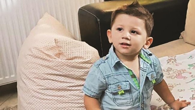 Θάνατος 3χρονου Αγγελου: Ομόφωνα ένοχοι η μητέρα και ο σύντροφός της για την κακοποίηση και τον θάνατο του παιδιού