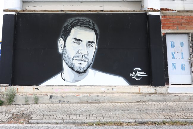 Ο Γιώργος Μαζωνάκης σε γκράφιτι στη Θεσσαλονίκη - Φόρος τιμής από τον street artist Hayate [εικόνες]
