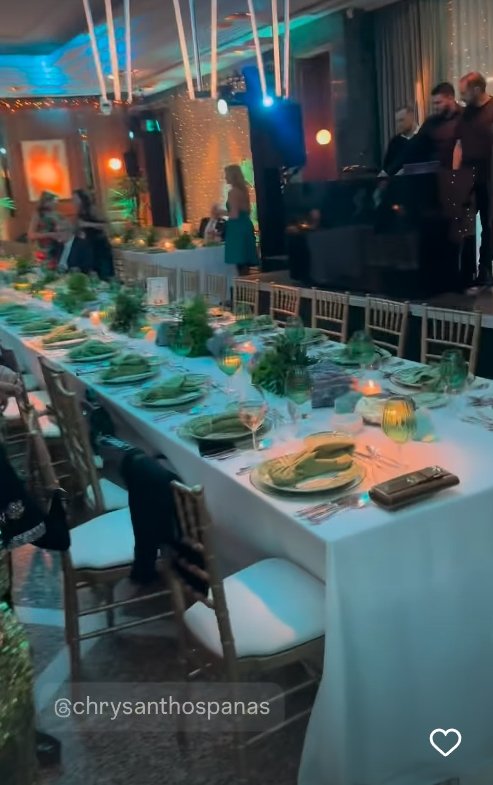 Το "πράσινο πάρτι" του Κώστα και της Χριστιάνας Καίσαρη στο Athenee: Oι glam παρουσίες και το τεράστιο πράσινο διαμάντι