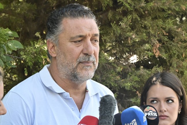 Π. Φάληρο: Έκτακτοι ψεκασμοί μετά το κρούσμα του ιού του Δυτικού Νείλου - "Δεν αφήνουμε νερά στα μπαλκόνια, τι άλλο να κάνουμε;" [βίντεο]