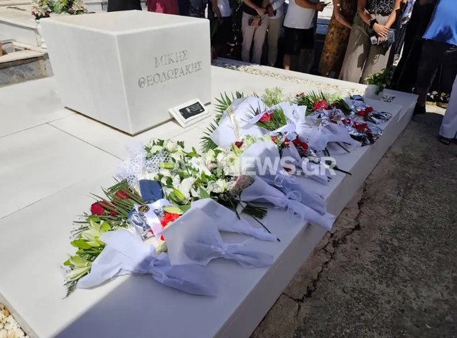 Χανιά: Πέντε χρόνια χωρίς τον Μίκη Θεοδωράκη - Σε κλίμα συγκίνησης στο ετήσιο μνημόσυνο