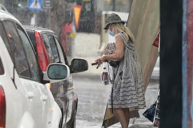 Αλλάζει ο καιρός: Φθινοπωρινή παρένθεση με βροχές, καταιγίδες και πτώση θερμοκρασίας - Πότε επιστρέφει η ζέστη