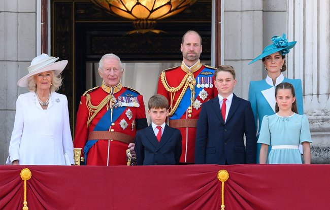 Trooping the Colour 2026: H επανένωση της βρετανικής βασιλικής οικογένειας μετά τον βασιλικό γάμο
