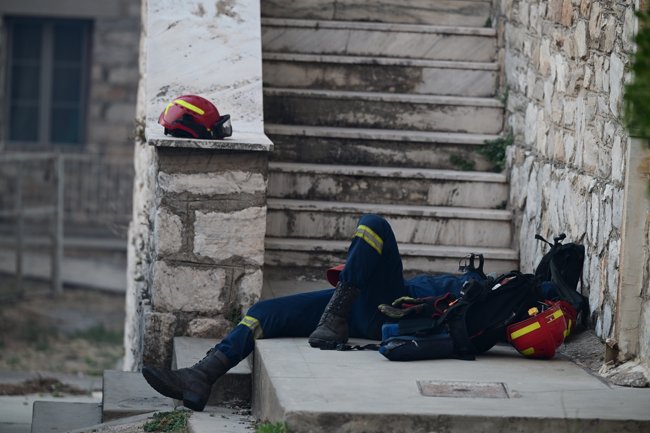 Φωτιά στην Αττική: Εκκενώθηκαν το Παίδων Πεντέλης και το 414 Στρατιωτικό Νοσοκομείο [εικόνες - βίντεο]