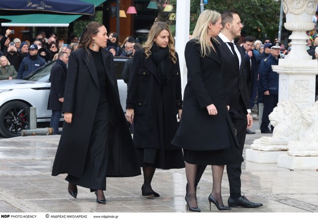 ΝΙΝΑ ΦΛΟΡ