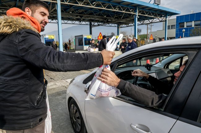 Αμετακίνητοι οι αγρότες στα μπλόκα: Κλείνουν τη Δευτέρα τις σήραγγες των Τεμπών για τα φορτηγά